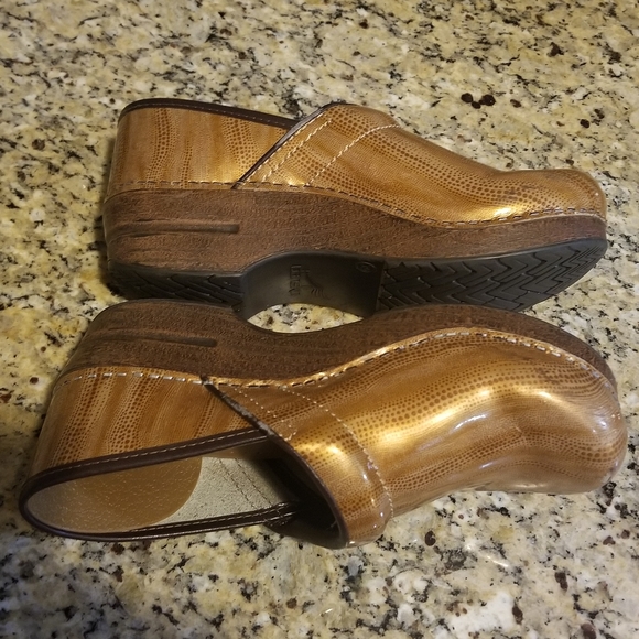 Dansko Women's Clogs size 8.5-9 - Picture 12 of 12